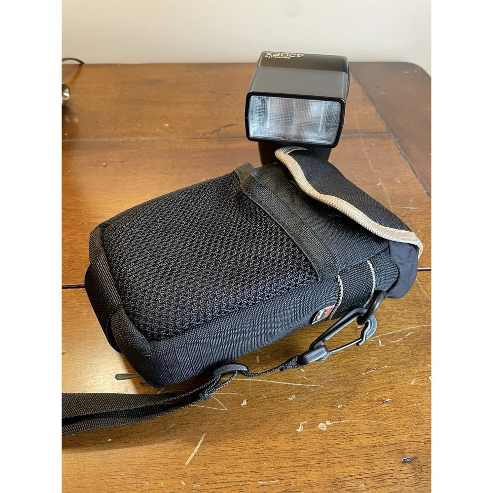 Canon Speedlite 420EX Shoe Mount Flash for  Canon + Lowepro Soft Padded Case